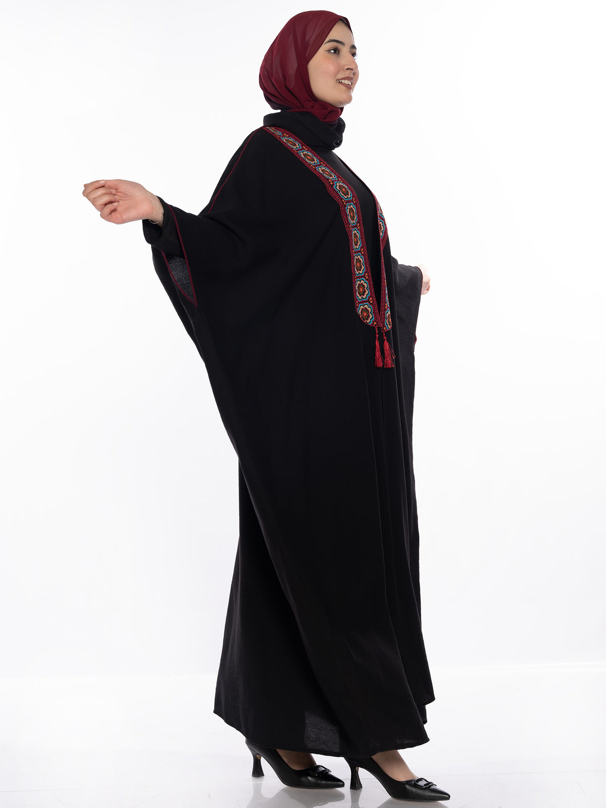 Lulwa Free-Size Embroidered Bisht