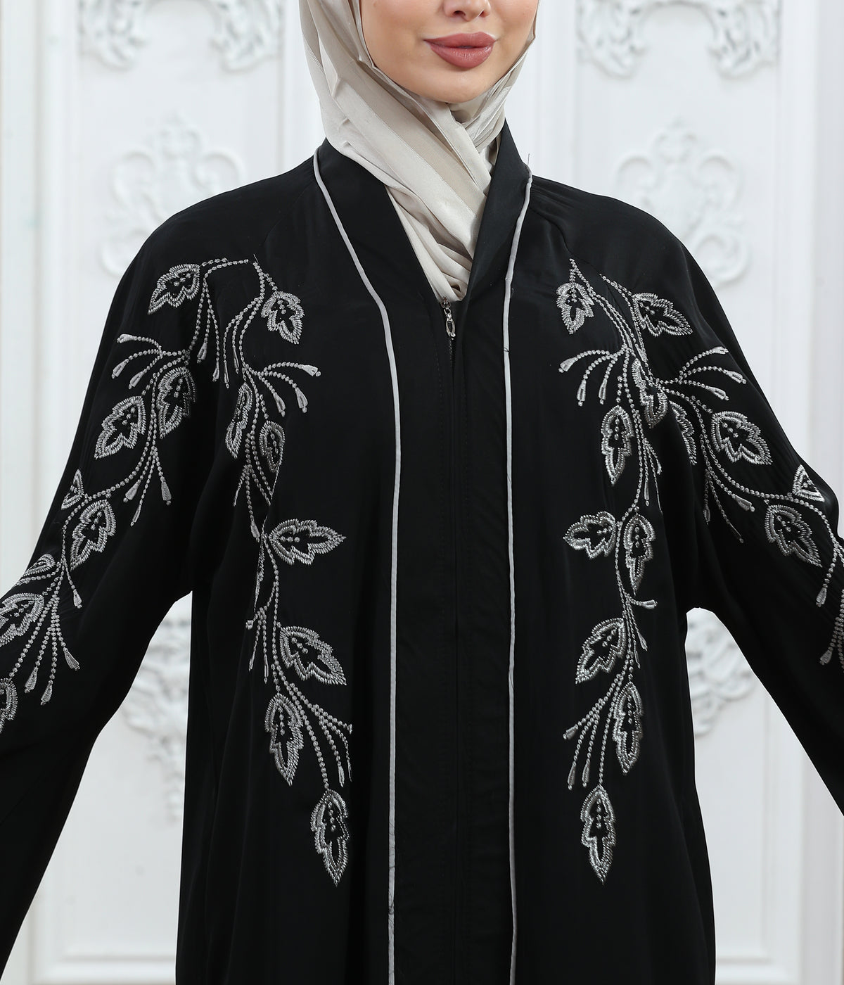 Embroidered women's abaya