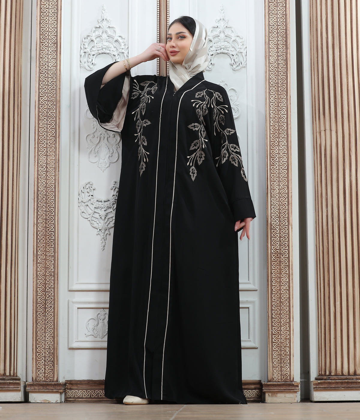 Embroidered women's abaya