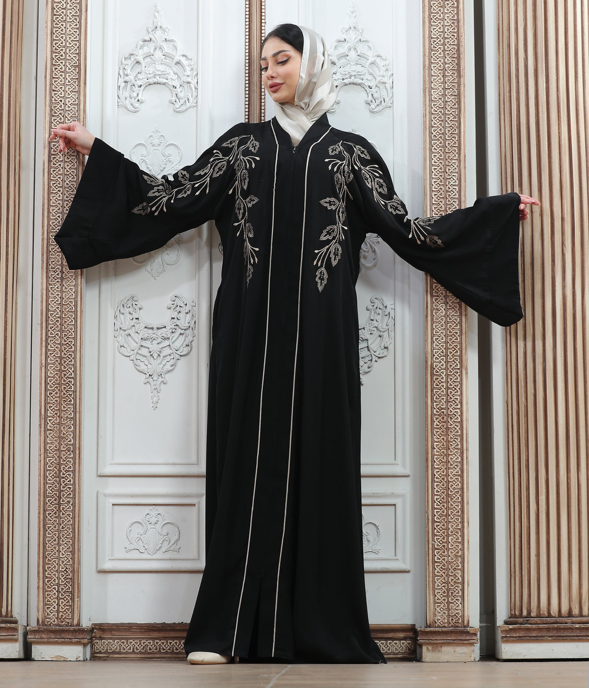 Embroidered women's abaya