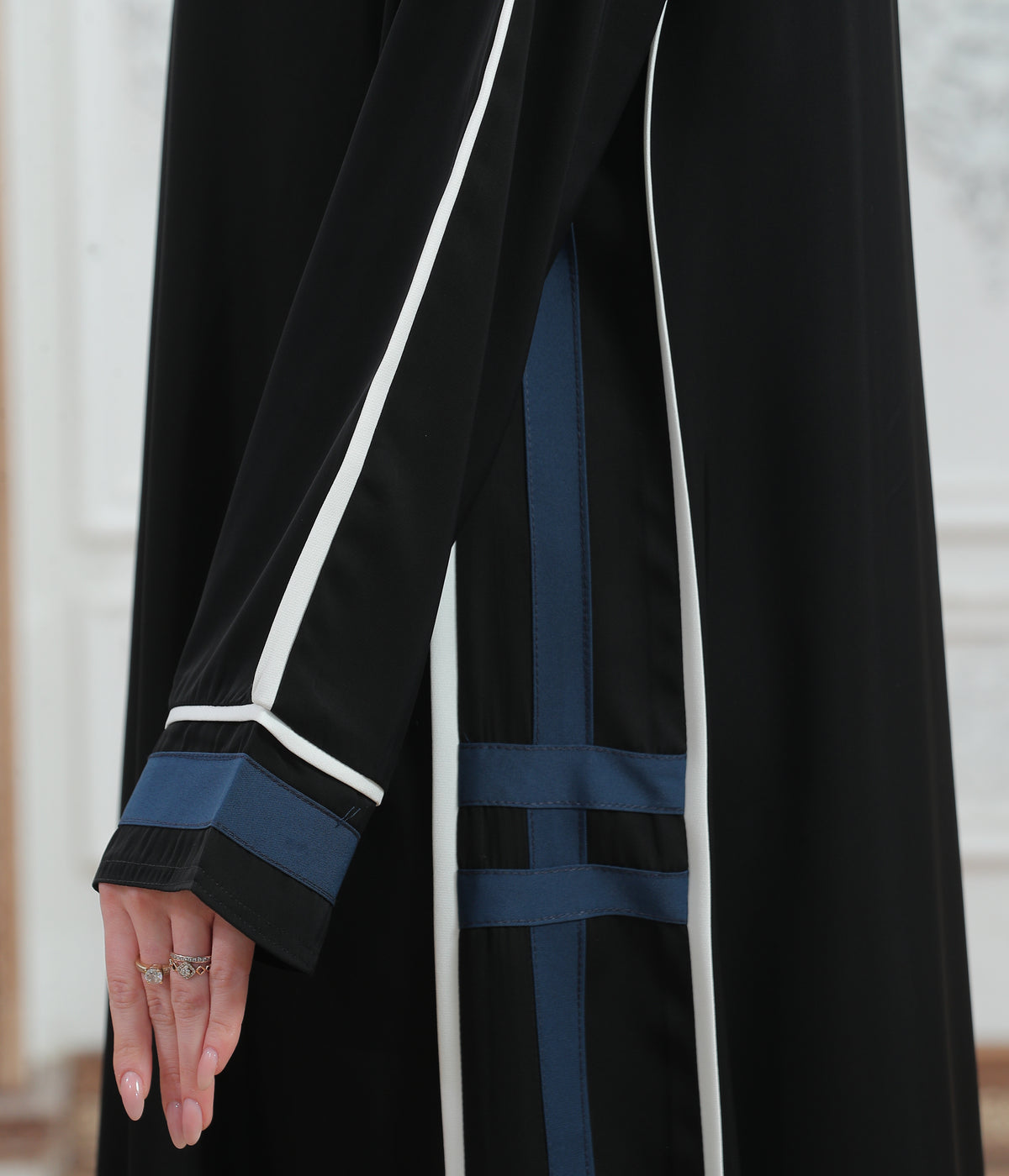 Kuwaiti women's abaya