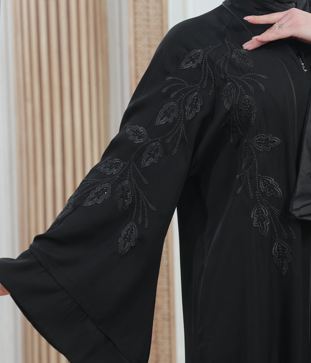 Embroidered women's abaya