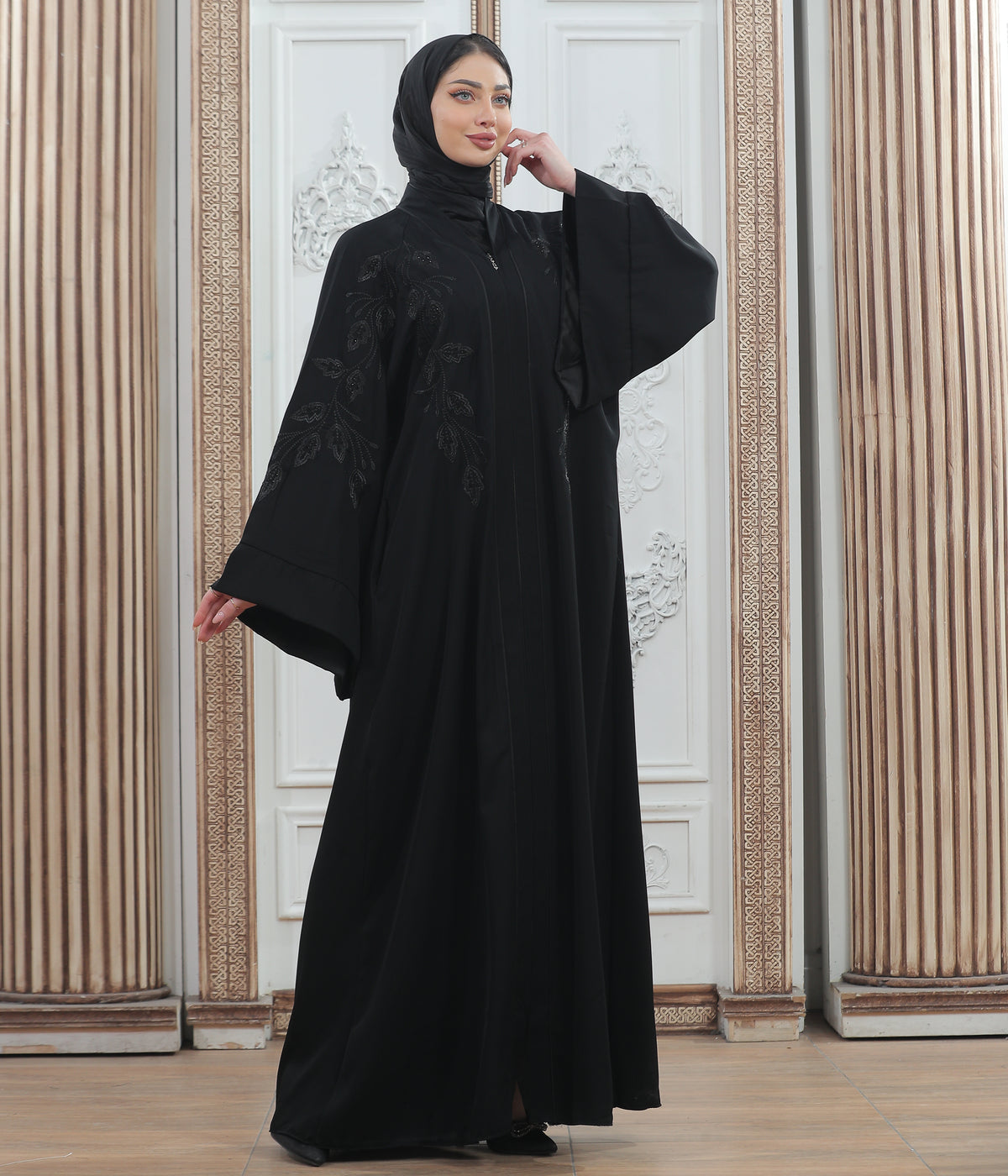 Embroidered women's abaya