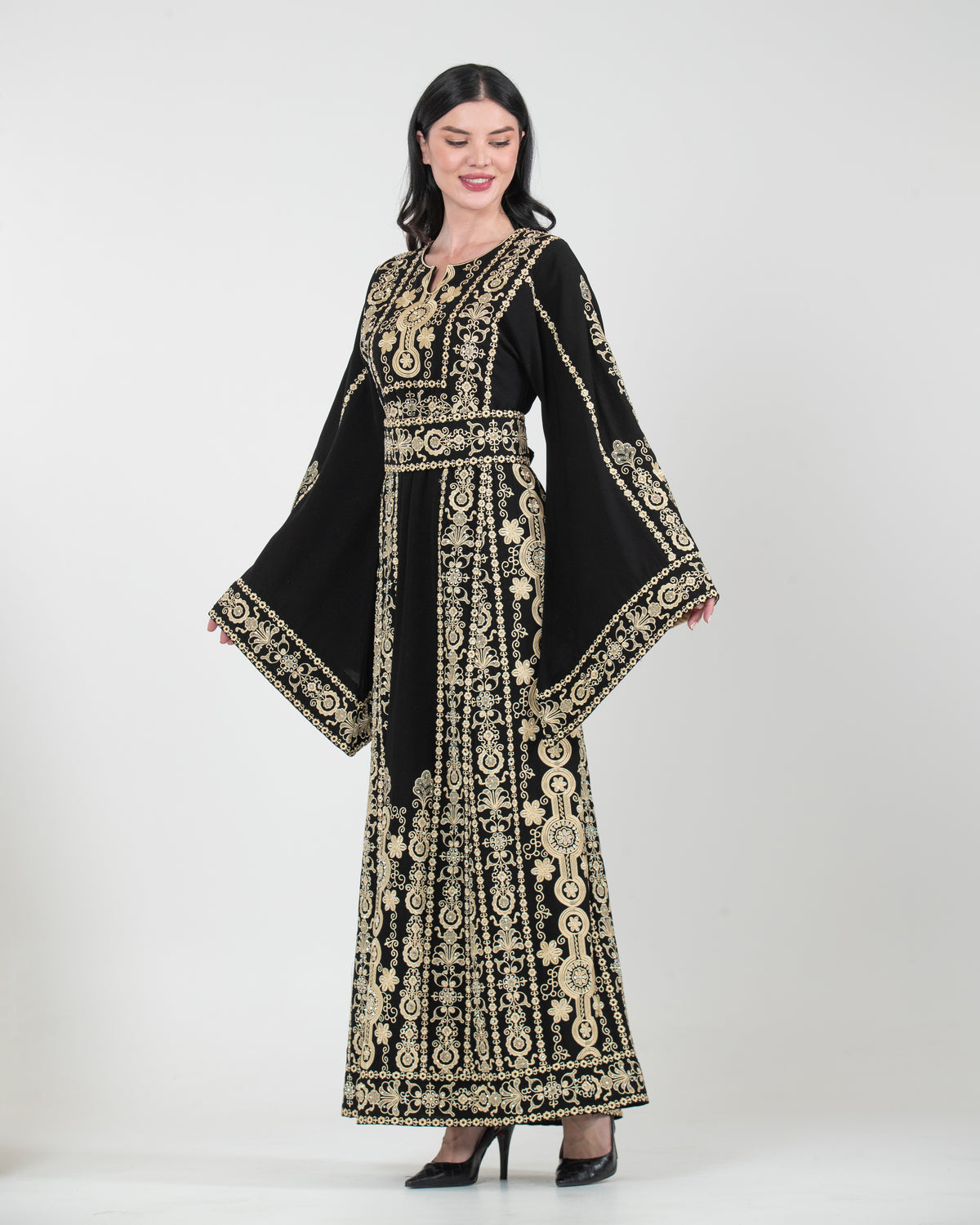 Naya Embroidered Thobe