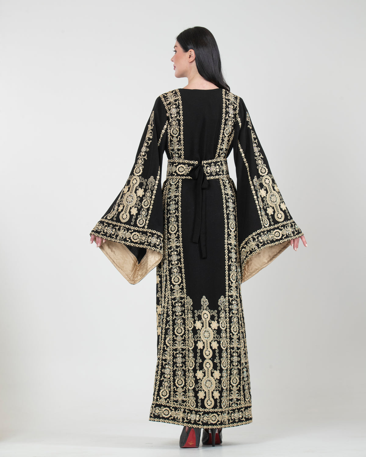 Naya Embroidered Thobe