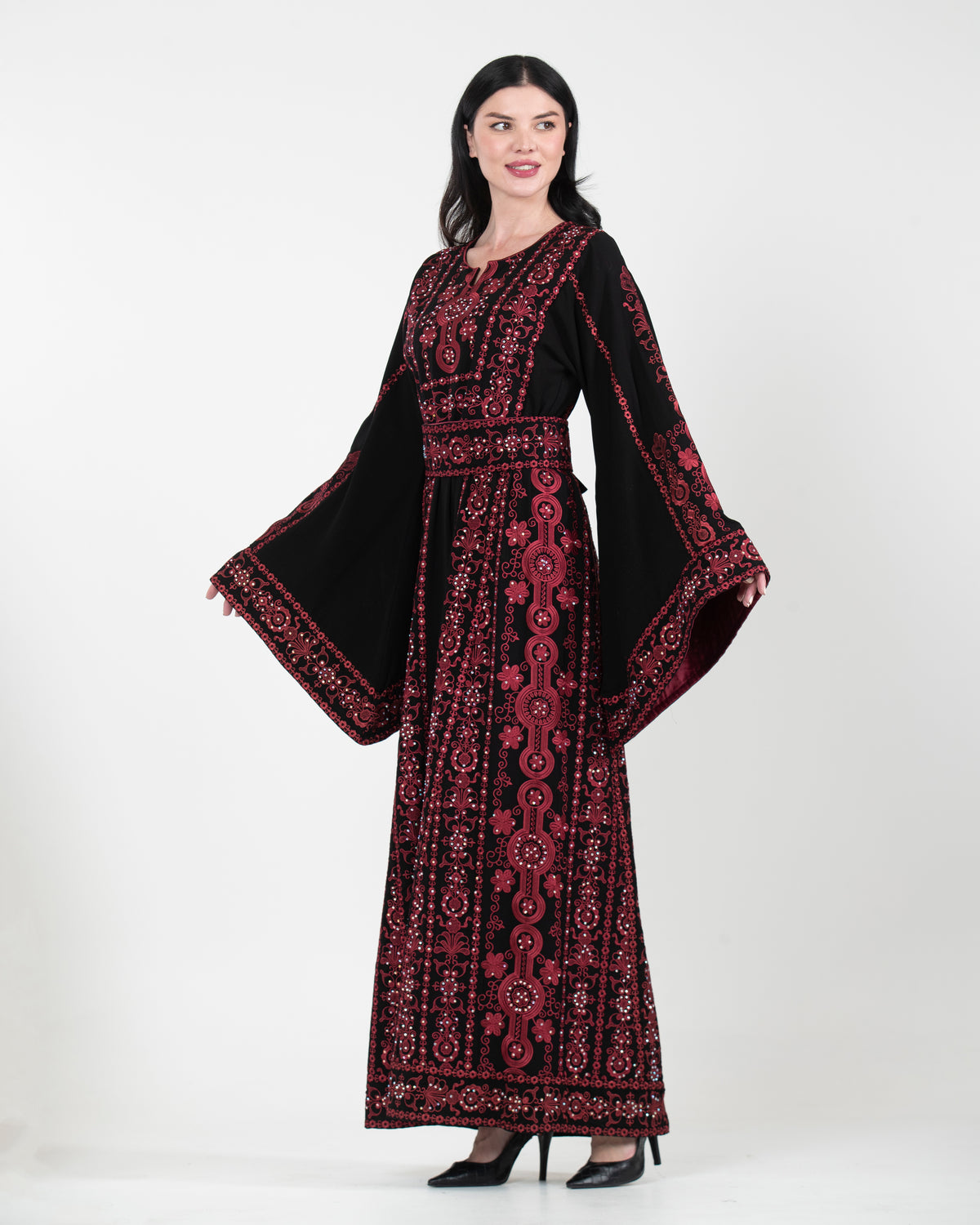 Naya Embroidered Thobe