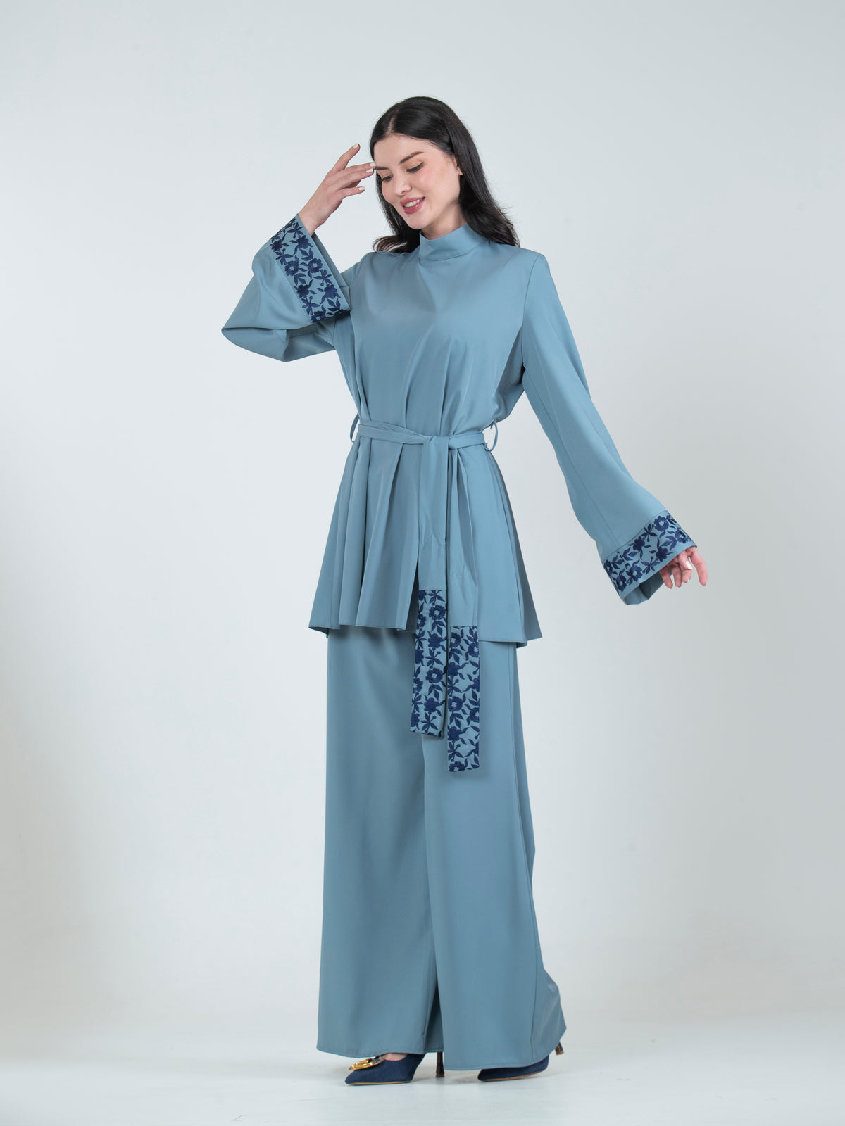 Women's embroidered set