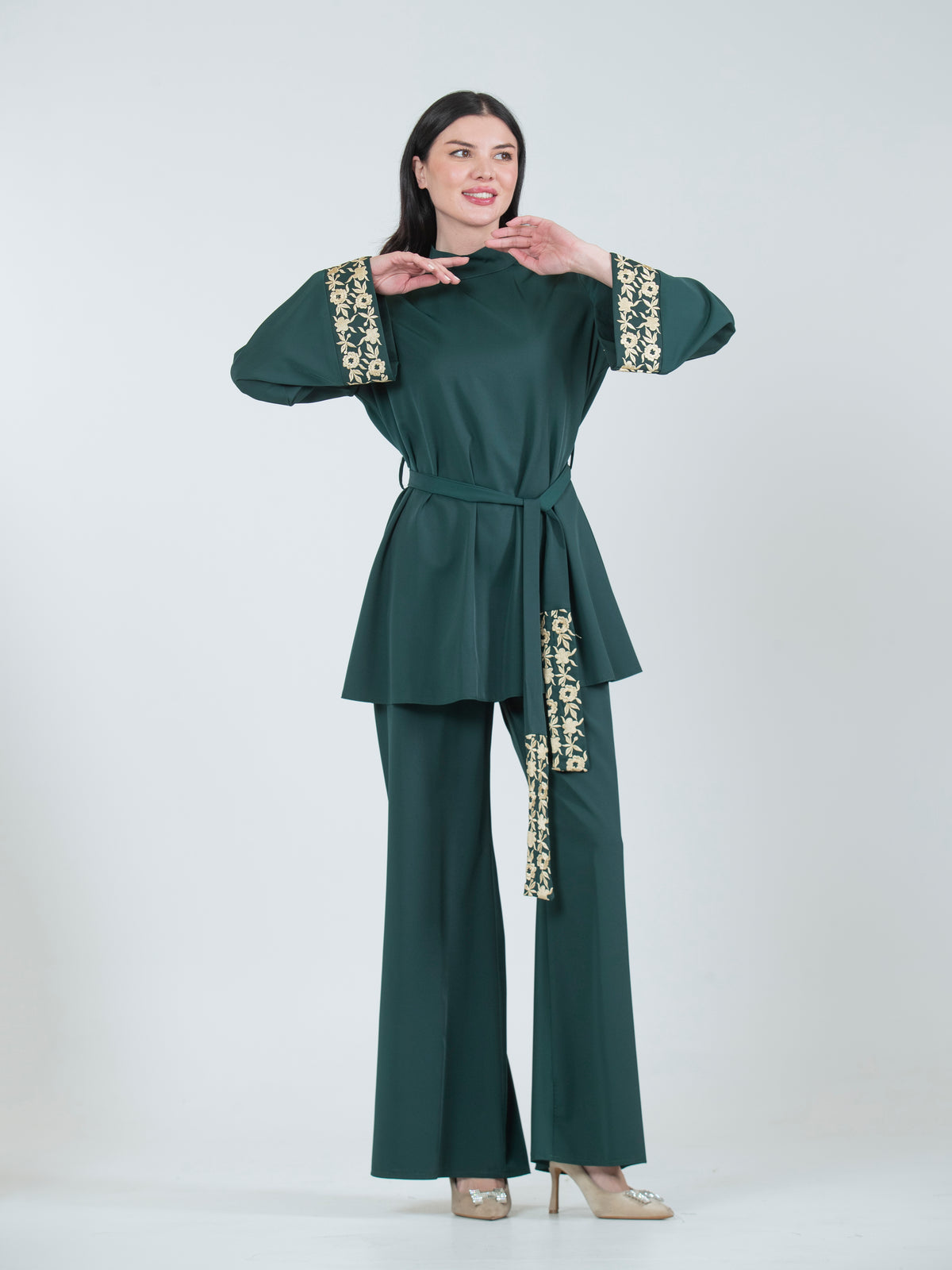 Women's embroidered set