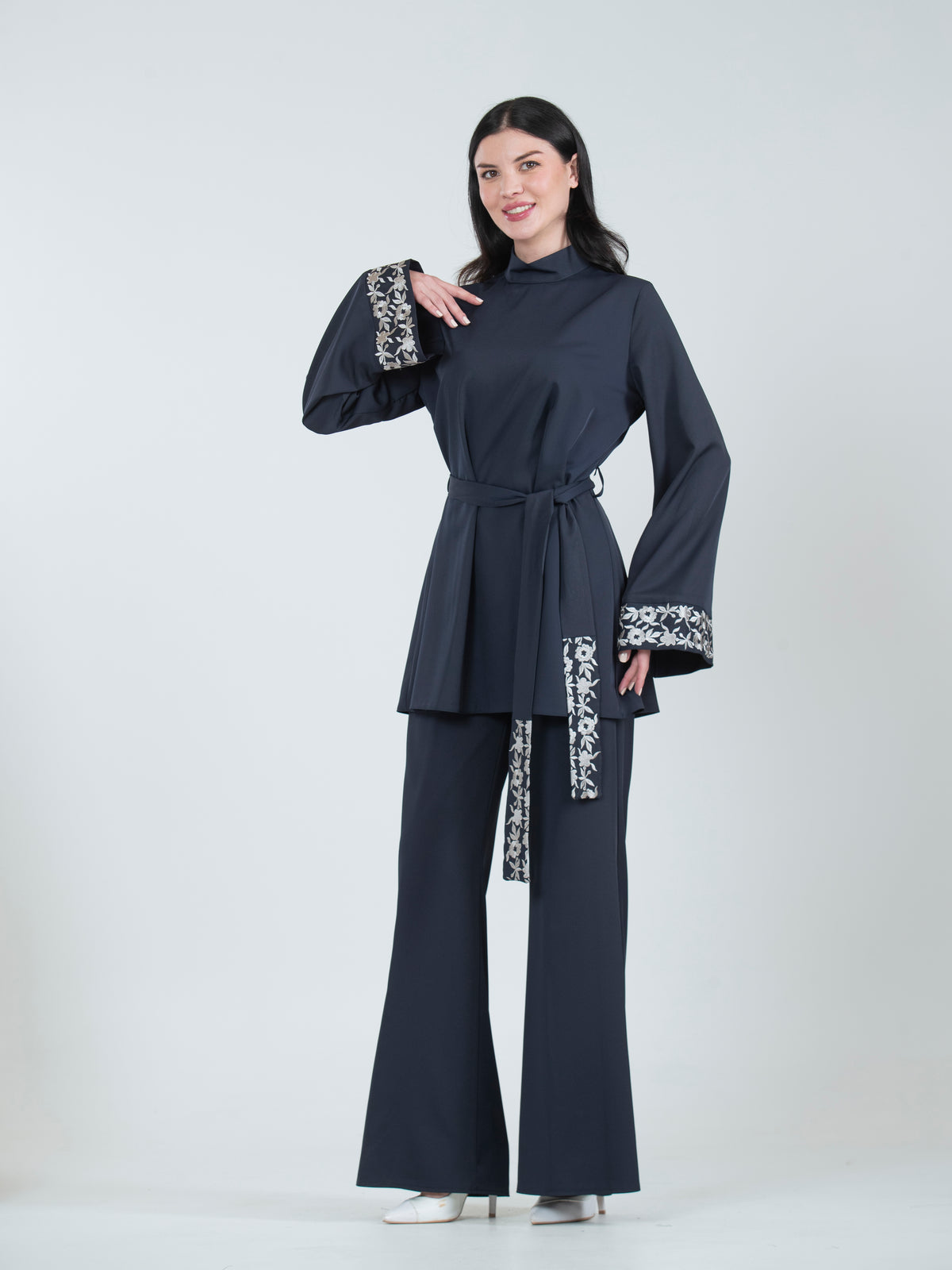 Women's embroidered set