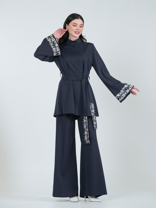 Women's embroidered set