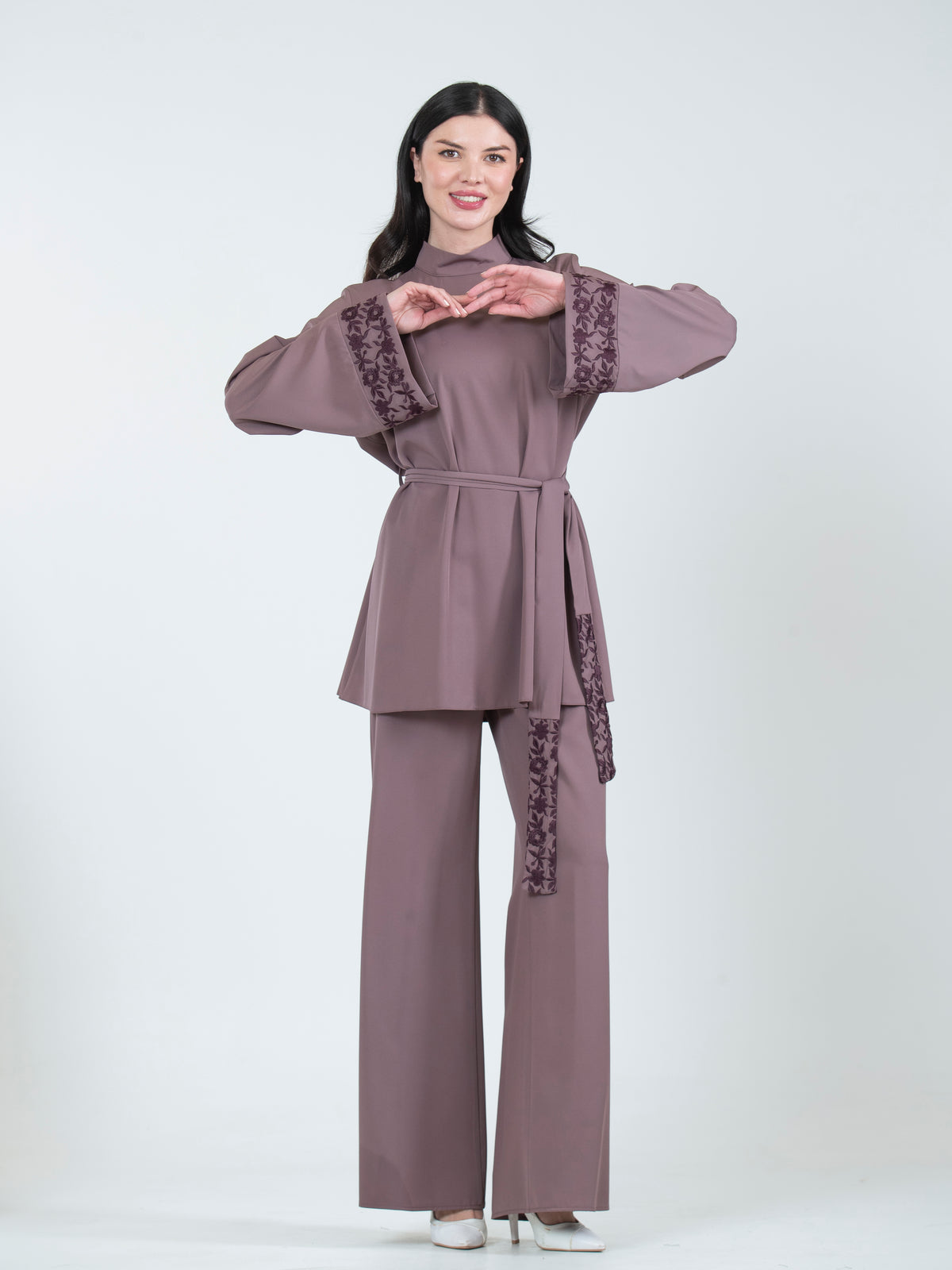Women's embroidered set