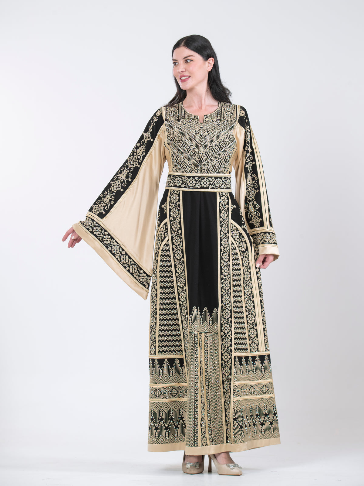 Layan Embroidered Thobe in Two-Tone Colors