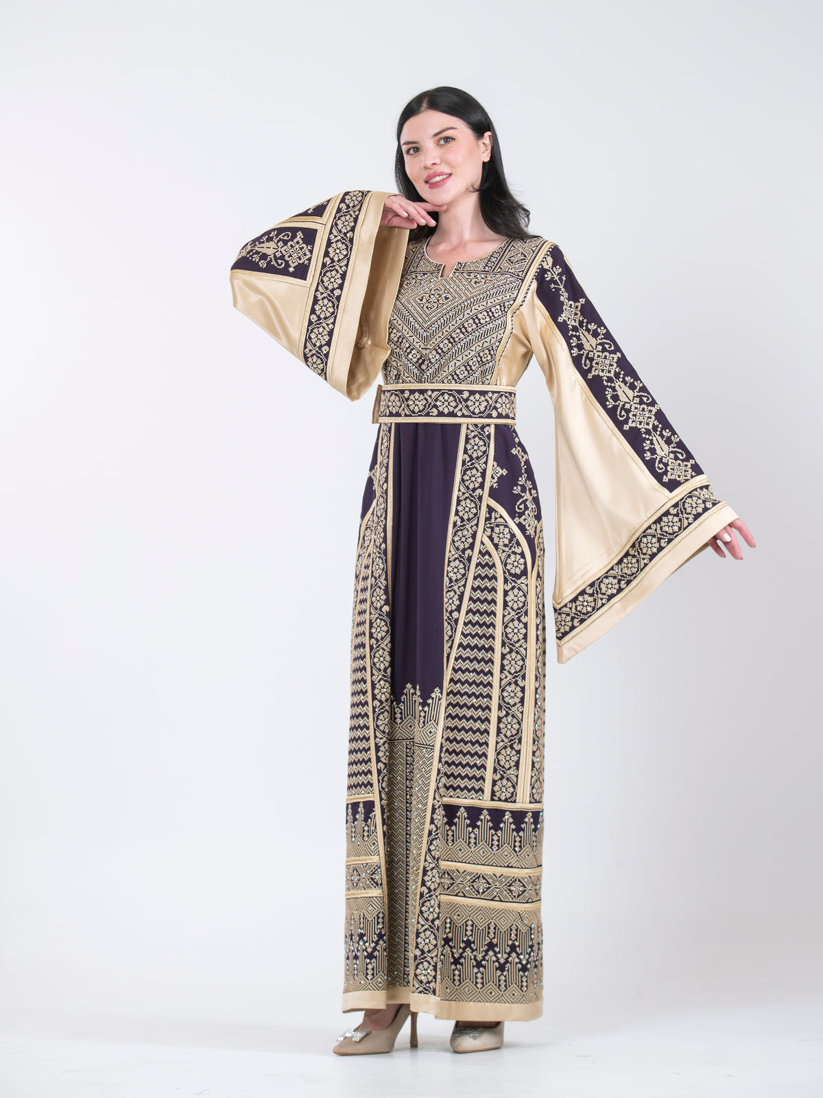 Layan Embroidered Thobe in Two-Tone Colors