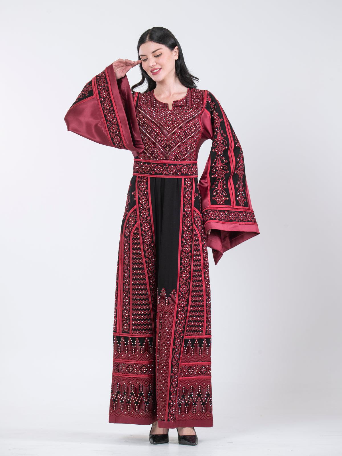 Layan Embroidered Thobe in Two-Tone Colors