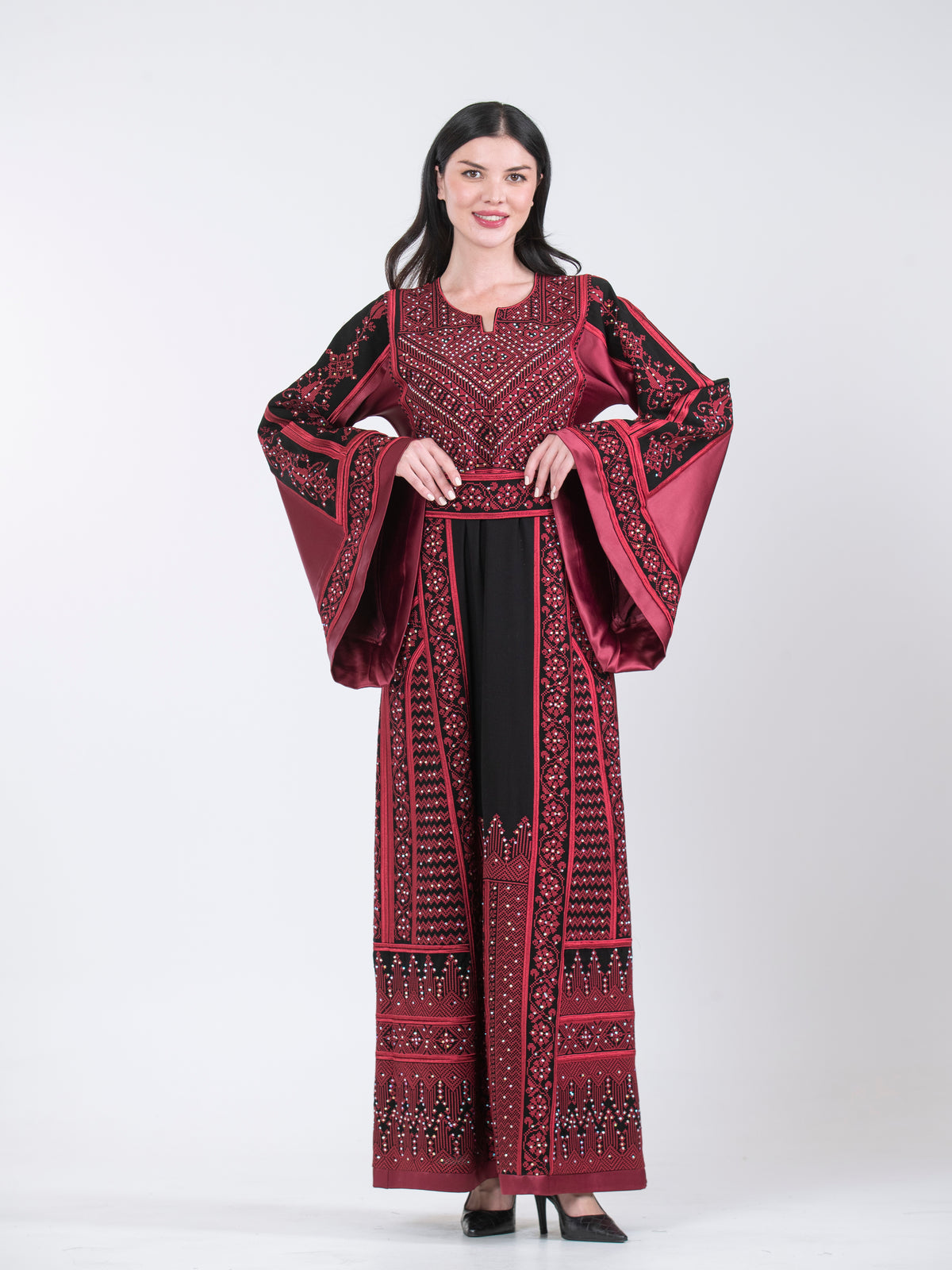 Layan Embroidered Thobe in Two-Tone Colors