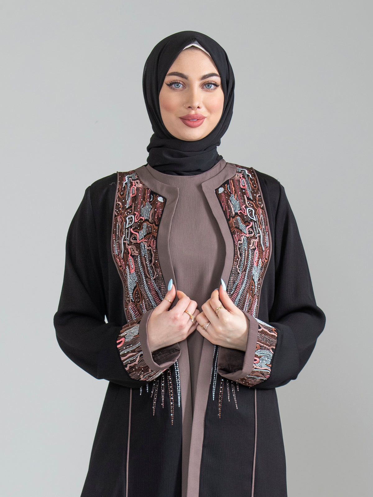 Two-piece embroidered women's abaya