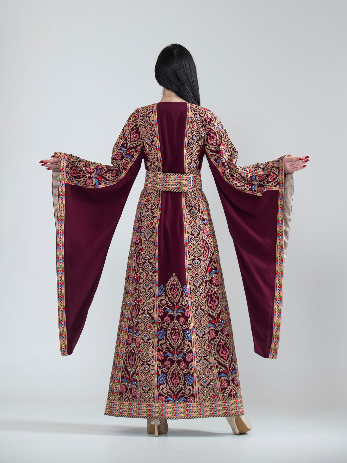 Embroidered Women’s Thobe of Wheat Ears